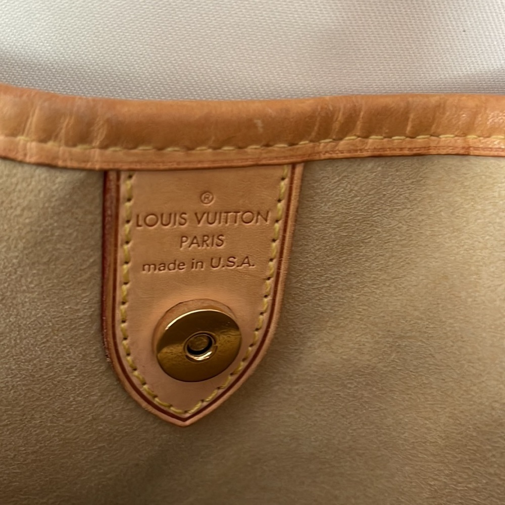 Authentic Louis Vuitton - Picture 5 of 8